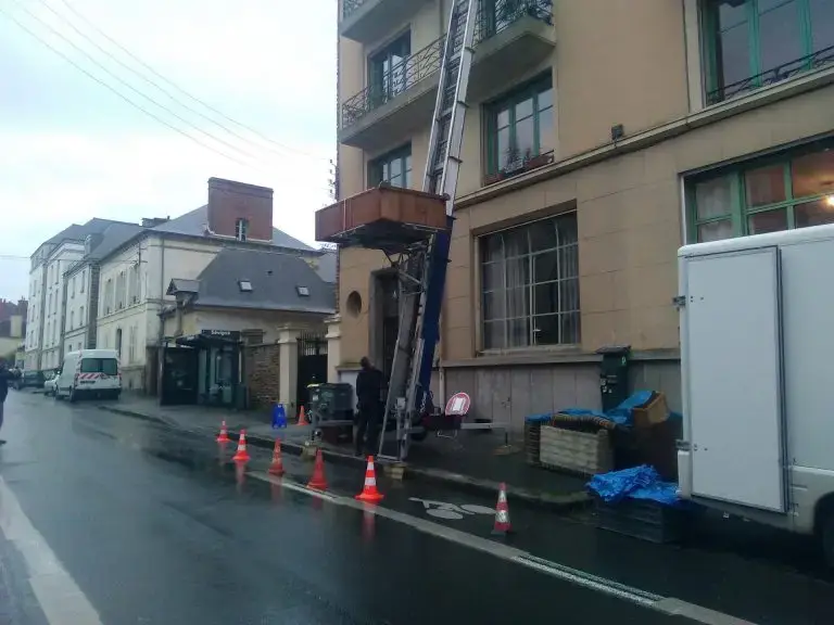 Débarras et Moyens Logistiques